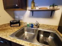 Cozy One Bedroom, Washer Dryer, Central Location,  Fireplace, Monthly Discounts