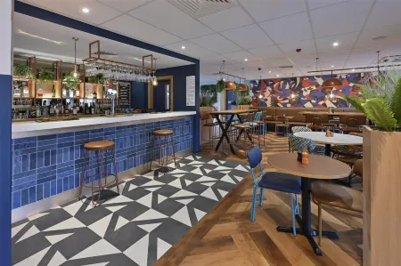 Travelodge Sunbury M3 Отели в г. Фелтем