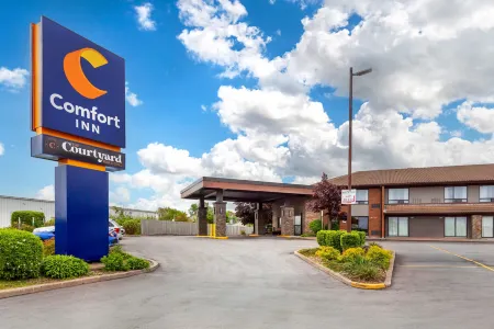 Comfort Inn Отели рядом с достопримечательностью «Университет Брока»