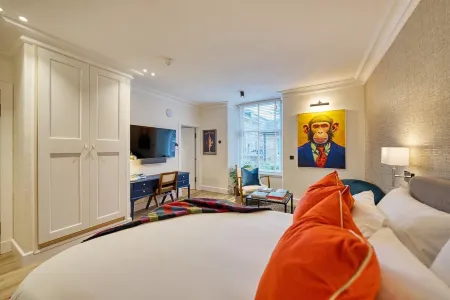 City Oasis Craigpark Residence Отели рядом с достопримечательностью «Burnside Blairbeth Church»