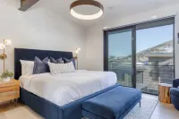 The Ridge at Canyons Village by Avantstay Stunning Ski in/Out Condo w/ Hot Tub