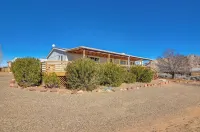 13 Mi to Lake Powell: Mtn-View Home w/ Deck & BBQ - WiFi