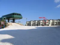 'Slopeside Escape' Mtn Lodge; Looking Directly at Ballhooter!!