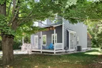 Scenic Wooded Lot with Cozy Fireplace and Fire Pit - Charming Escape Hotels near Van Buren State Park
