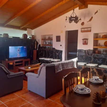 Wonderful Typical Canarian House with Outdoor Pool and Wifi in the Mountains.