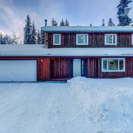 'Northern Bliss' Modern Mtn-View Home in Fairbanks