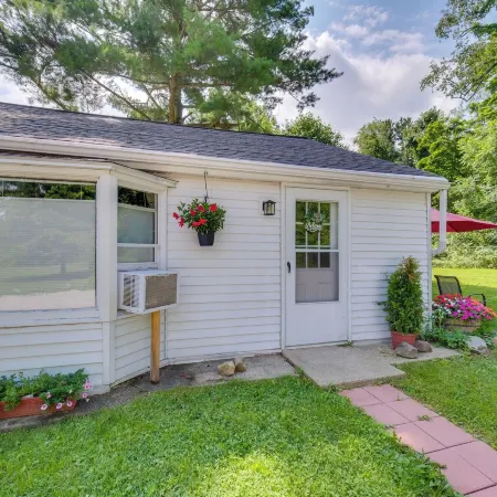 Chagrin Falls Home ~ 2 Mi to Town!