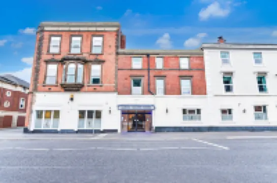 Aston Court Derby City Centre By Belvilla Hotel di 