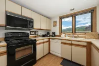 Expansive Loft and Balcony Views - Charming Family Retreat