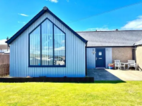 Beach front apartment close to shops and restaurants Hotels in 