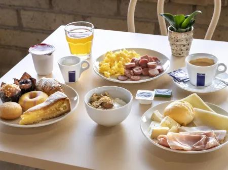 B&B Hotel Pomezia Cortese Отели в г. Помеция