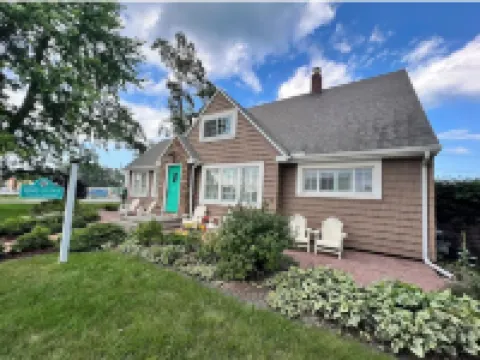 2026 Remodel! Downtown Oscoda - Lake Huron Beach and Pier! Sleeps 13