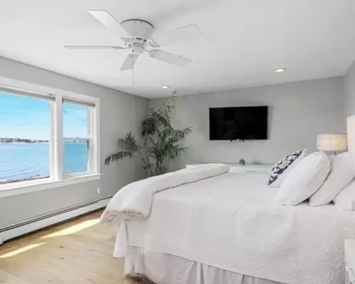Enjoy Gorgeous Sunsets from Your Waterfront Beach House. Hotels in Hull