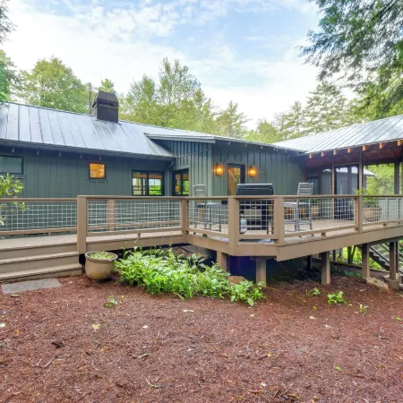 Tranquil Highlands Cottage w/ Fire Pit & Stream!