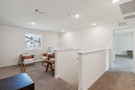 Brand new house, located of I-4, with easy access to the Valley and the Bay. Отели рядом с достопримечательностью «In Season»