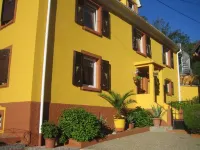 Mountain village house at the foot of the Schnepfenried ski slopes Sondernach 호텔