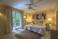 3 Bedroom Lagoon Front Apartment Hotels in Douglas