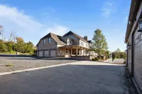 Elegant Home w/7BRs, Game Room, Luxury Yard, Pool