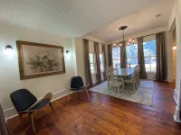 Spacious 4-bedroom house on historic Hopkins street San Marcos with WiFi, AC