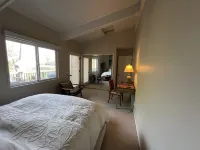 Charming 1-bedroom cottage in serene Malibu with WiFi