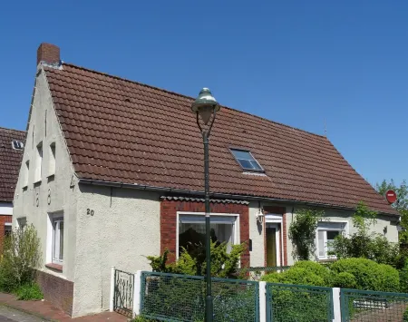 Neu Inseriert! Ferienwohnung Warfthuus in dem Wunderschönen Warftendorf Rysum Отели в г. Крумхёрн