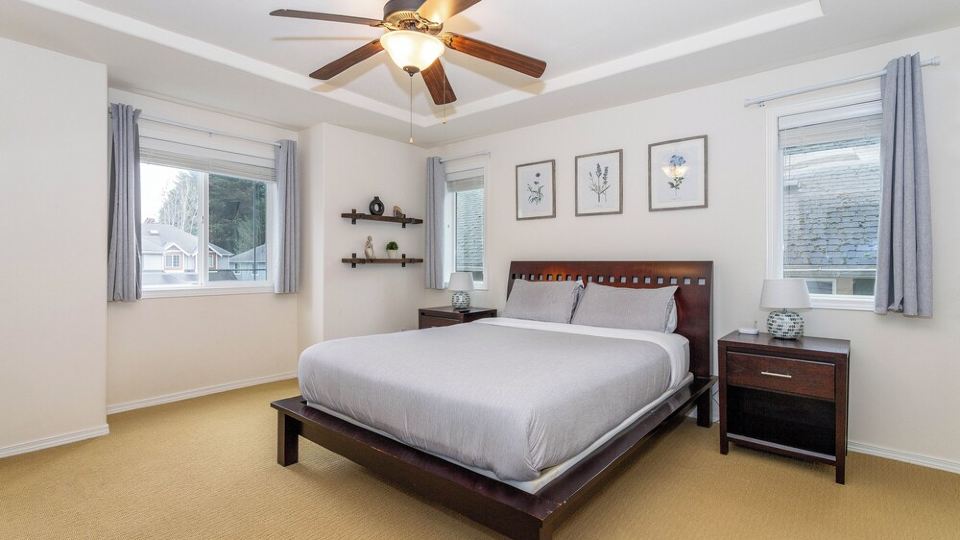 Luxury Pet-Friendly 4 BR with Hot Tub & Game Room