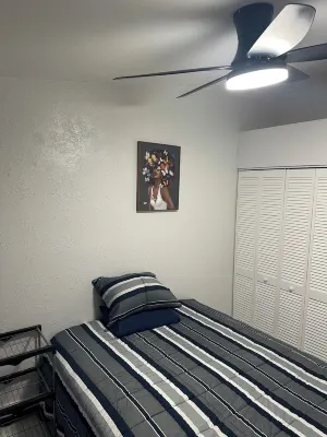 Are you looking for a cozy room to rent in a prime location? Look no further!