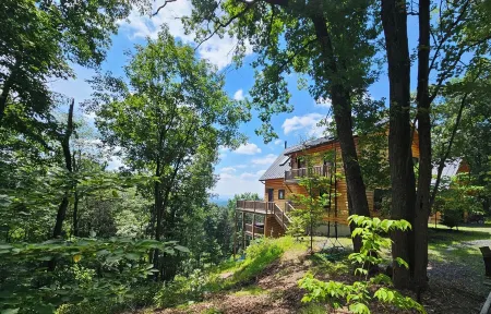 Modern Mountaintop Log Home with Amazing Views!