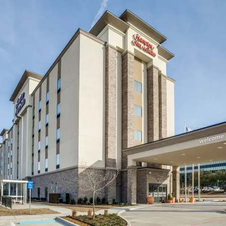 Hampton Inn & Suites North Dallas Central Expy Отели рядом с достопримечательностью «Парк Уайт Рок Лейк»