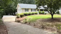 Spacious and quiet lakehouse with dock on Lake Hartwell