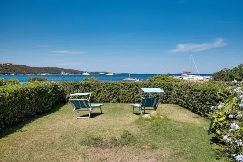 Three-room apartment for 6 on the beach