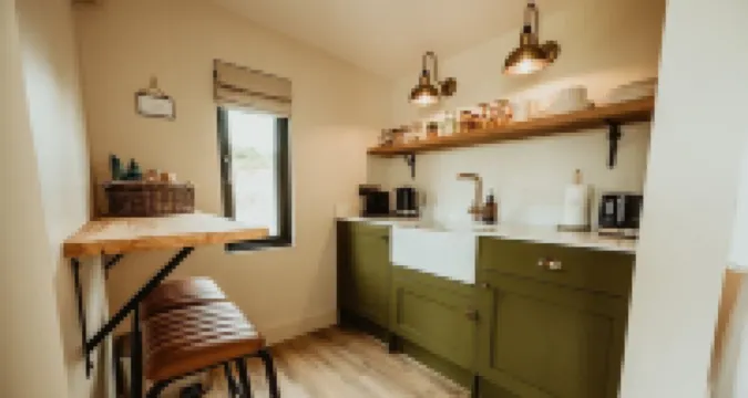 Cosy countryside Chalet with log burner and hot tub.