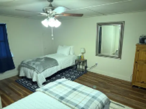 Charming 4-bedroom farmhouse built in 1936. Has WiFi and AC in Enid!