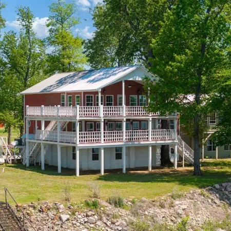 A Gem on the Beautiful Tennessee River: Perfect for gatherings and Retreats