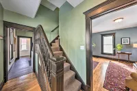 Newly Renovated Home Close to Dtwn Lawrence!