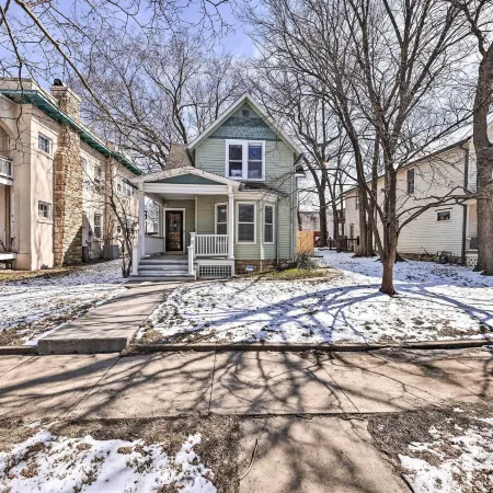 Newly Renovated Home Close to Dtwn Lawrence!