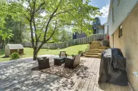 Charming Retreat in Charlottesville w/ Deck! - 3-نجوم