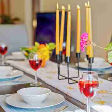 Splendid Bungalow w Game Room near Stanford Meta IKEA in Menlo Park Dining/Meeting Rooms