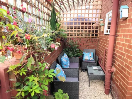 Sooty Babe colliery cottage.10 mins walk to beach and Castle Eden nature reserve Отели в г. Хартлпул