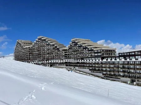 Studio Skiuus, Moderne Directement sur les Pistes. Un Casier à Skis est Inclus Отели в г. Эм