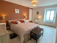 Gîte L'étape conviviale sleeps up to 12 people 20mn from Dinan Hôtels à : Guitté