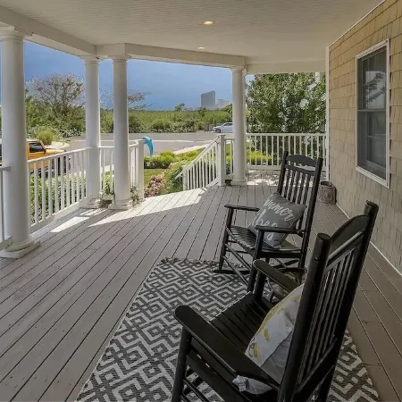 Luxurious Beach Block 4-Bdrm House for the whole family - prices reduced!!