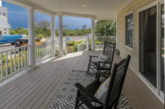 Luxurious Beach Block 4-Bdrm House for the whole family - prices reduced!!