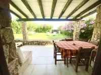 Detached beachfront house with private beach access. فنادق في Porto Rotondo