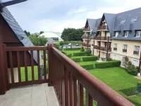 Sumptuous 3-room apartment, close to the beach and Deauville Hotels in Blonville-sur-Mer