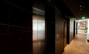 128 LIM - 2005 Stay Only Tower Suite