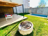 house with barbecue area and pool mountains of the west Hotels in Maipú