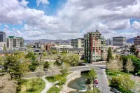 Charming Riverwalk Retreat – Spacious Downtown Condo
