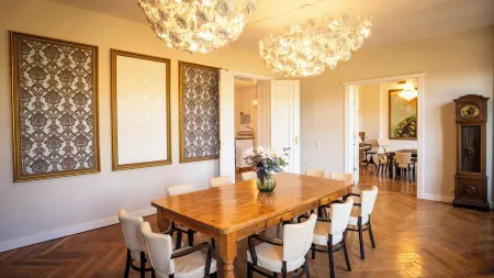 Large apartment with 210 sqm for up to 10 people in country house villa