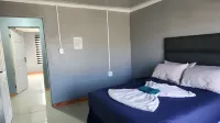 Monarca Inn - Gorgeous 10-bedroom apartment in Phuthaditjhaba Qwaqwa Makwane Hotel a 